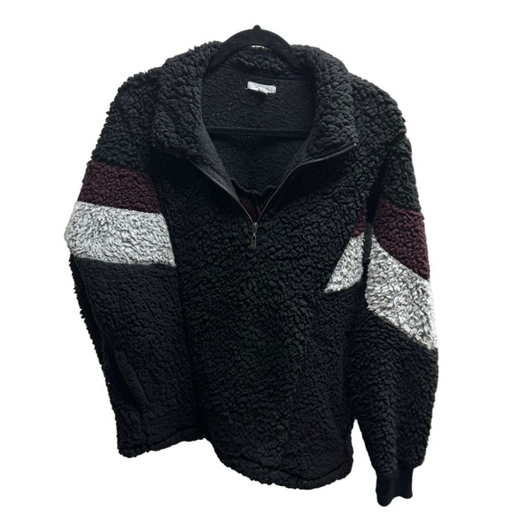 Maurice’s Quarter Zip Cozy Sherpa |  Large | Light Gray, Dark Gray, Purple |0023 - Picture 4 of 6